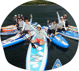 サップをしている人