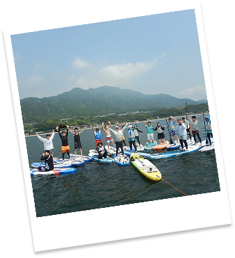 サップをしている人